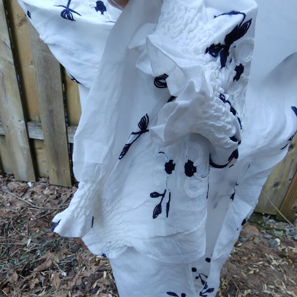 Gorgeous Women's XL Anthropologie Kindred Embroidered White Blue Cotton top - Picture 13 of 16